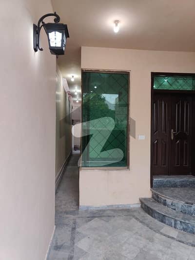 فیصل ٹاؤن لاہور میں 6 کمروں کا 7 مرلہ مکان 3.5 کروڑ میں برائے فروخت۔