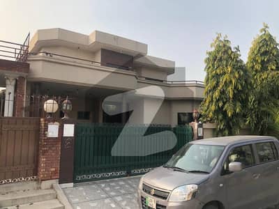 One Kanal Used Modern Design 5 Bed Room Bungalow For Sale At Prime Location Of DHA Lahore Near To Park Masjid & Commercial Market