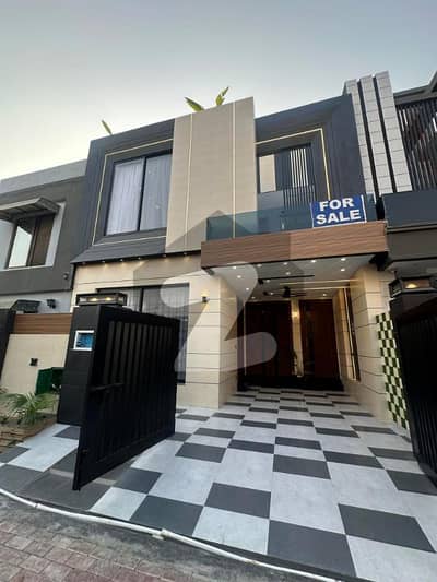 ڈی ایچ اے 9 ٹاؤن ۔ بلاک اے ڈی ایچ اے 9 ٹاؤن,ڈیفنس (ڈی ایچ اے),لاہور میں 4 کمروں کا 5 مرلہ مکان 2.1 کروڑ میں برائے فروخت۔