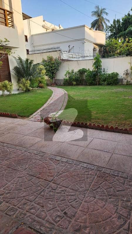 1000 Square Yards Office For rent In Clifton