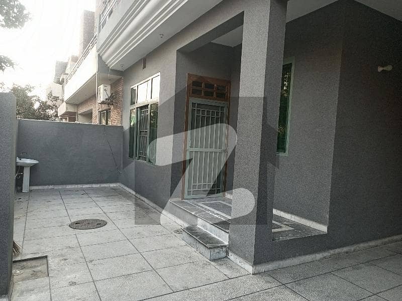 10 Marla house available for rent