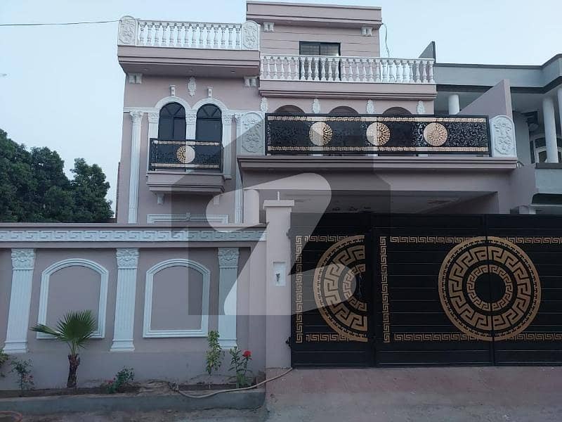 زکریا ٹاؤن ملتان میں 4 کمروں کا 10 مرلہ مکان 2.5 کروڑ میں برائے فروخت۔