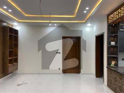 بحریہ انکلیو - سیکٹر سی 2 بحریہ انکلیو,بحریہ ٹاؤن,اسلام آباد میں 3 کمروں کا 10 مرلہ بالائی پورشن 75.0 ہزار میں کرایہ پر دستیاب ہے۔