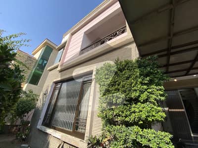 ڈی ایچ اے فیز 8 - زون اے ڈی ایچ اے فیز 8,ڈی ایچ اے ڈیفینس,کراچی میں 6 کمروں کا 1 کنال مکان 5.55 لاکھ میں کرایہ پر دستیاب ہے۔