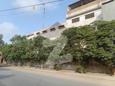 سندھ انڈسٹریل ٹریڈنگ اسٹی - ایس آئی ٹی ای کراچی میں 4 کنال گودام 8.8 لاکھ میں کرایہ پر دستیاب ہے۔