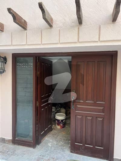 ڈی ایچ اے فیز 4 ڈی ایچ اے ڈیفینس,کراچی میں 4 کمروں کا 1 کنال بالائی پورشن 2.25 لاکھ میں کرایہ پر دستیاب ہے۔ ڈی ایچ اے فیز 4 ڈی ایچ اے ڈیفینس,کراچی میں 4 کمروں کا 1 کنال بالائی پورشن 2.25 لاکھ میں کرایہ پر دستیاب ہے۔