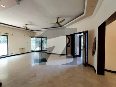 ڈی ایچ اے فیز 4 ڈیفنس (ڈی ایچ اے),لاہور میں 5 کمروں کا 1 کنال مکان 2.0 لاکھ میں کرایہ پر دستیاب ہے۔ ڈی ایچ اے فیز 4 ڈیفنس (ڈی ایچ اے),لاہور میں 5 کمروں کا 1 کنال مکان 2.0 لاکھ میں کرایہ پر دستیاب ہے۔