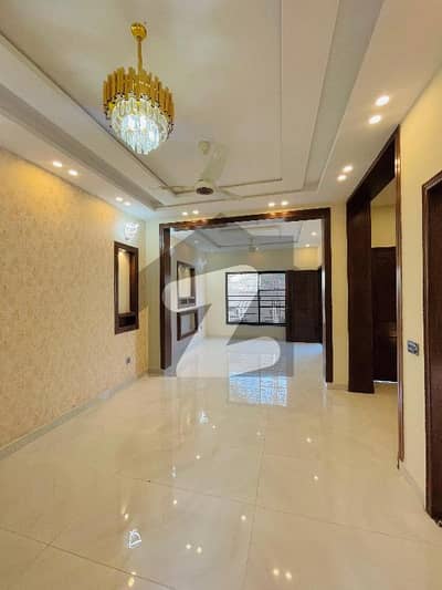 ڈریم گارڈنز فیز 1 ڈریم گارڈنز,ڈیفینس روڈ,لاہور میں 4 کمروں کا 5 مرلہ مکان 2.65 کروڑ میں برائے فروخت۔ ڈریم گارڈنز فیز 1 ڈریم گارڈنز,ڈیفینس روڈ,لاہور میں 4 کمروں کا 5 مرلہ مکان 2.65 کروڑ میں برائے فروخت۔