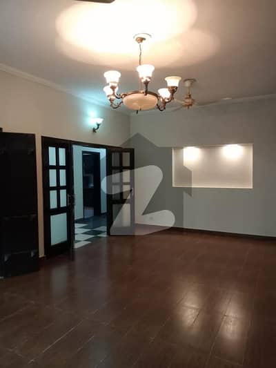 3 bed House available for Rent in Askari 11 sec-B Lahore