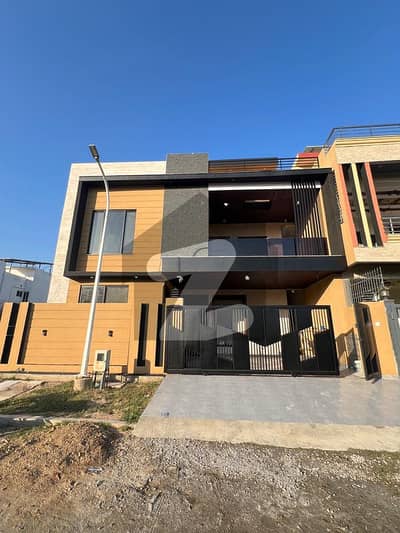 گلبرگ ریزیڈنشیا - بلاک آئ گلبرگ ریزیڈنشیا,گلبرگ,اسلام آباد میں 6 کمروں کا 10 مرلہ مکان 6.5 کروڑ میں برائے فروخت۔