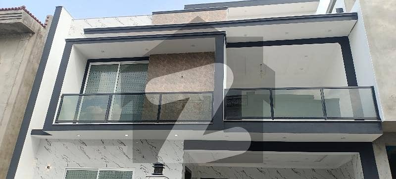 بنی گالہ اسلام آباد میں 5 کمروں کا 10 مرلہ مکان 5.5 کروڑ میں برائے فروخت۔