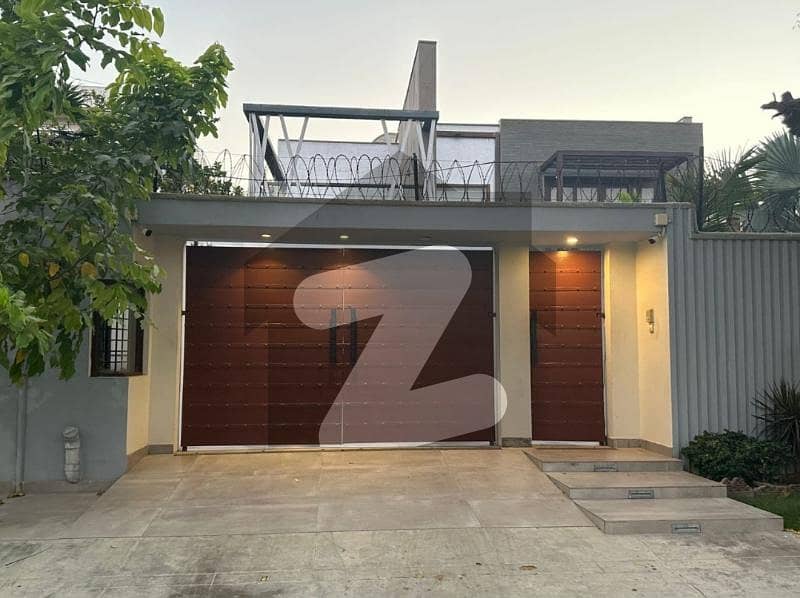 LUXURIOUS LIKE NEW BUNGALOW FOR SALE