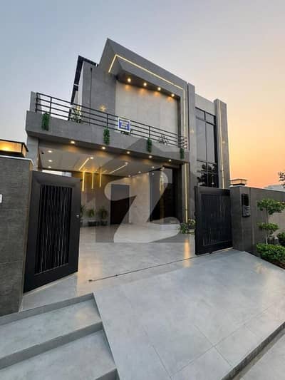 ڈی ایچ اے 9 ٹاؤن ڈیفنس (ڈی ایچ اے),لاہور میں 5 کمروں کا 10 مرلہ مکان 5.25 کروڑ میں برائے فروخت۔ ڈی ایچ اے 9 ٹاؤن ڈیفنس (ڈی ایچ اے),لاہور میں 5 کمروں کا 10 مرلہ مکان 5.25 کروڑ میں برائے فروخت۔