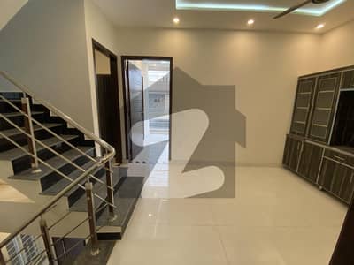 ڈی ایچ اے 11 رہبر فیز 2 - بلاک جی ڈی ایچ اے 11 رہبر فیز 2,ڈی ایچ اے 11 رہبر,لاہور میں 3 کمروں کا 5 مرلہ مکان 2.15 کروڑ میں برائے فروخت۔