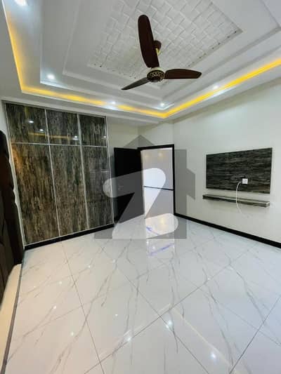 ازمیر ٹاؤن لاہور میں 6 کمروں کا 1 کنال مکان 8.0 کروڑ میں برائے فروخت۔