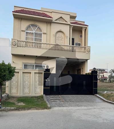 سٹی ہاؤسنگ سوسائٹی گوجرانوالہ میں 4 کمروں کا 5 مرلہ مکان 2.35 کروڑ میں برائے فروخت۔