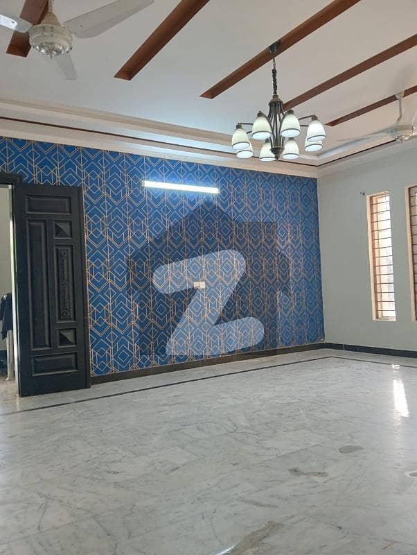 ای ۔ 11 اسلام آباد میں 6 کمروں کا 14 مرلہ مکان 3.25 لاکھ میں کرایہ پر دستیاب ہے۔