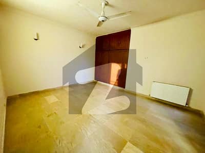 قراقرم انکلیو 2 ایف ۔ 11,اسلام آباد میں 4 کمروں کا 19 مرلہ فلیٹ 8.75 کروڑ میں برائے فروخت۔