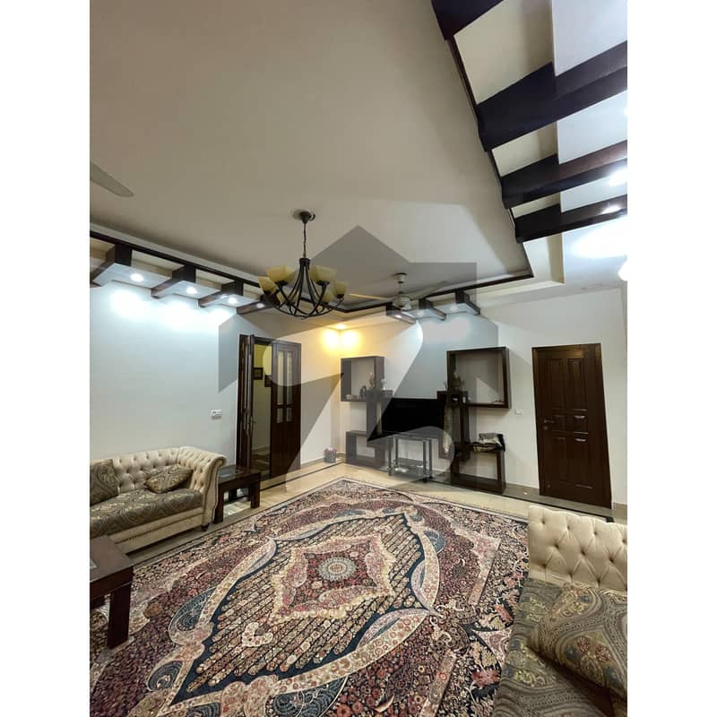 ای ۔ 11/2 ای ۔ 11,اسلام آباد میں 8 کمروں کا 16 مرلہ مکان 9.5 کروڑ میں برائے فروخت۔