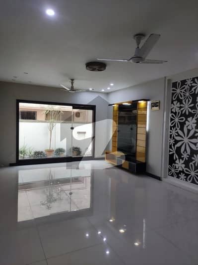 ڈی ایچ اے فیز 8 ڈی ایچ اے ڈیفینس,کراچی میں 3 کمروں کا 1 کنال زیریں پورشن 2.5 لاکھ میں کرایہ پر دستیاب ہے۔ ڈی ایچ اے فیز 8 ڈی ایچ اے ڈیفینس,کراچی میں 3 کمروں کا 1 کنال زیریں پورشن 2.5 لاکھ میں کرایہ پر دستیاب ہے۔