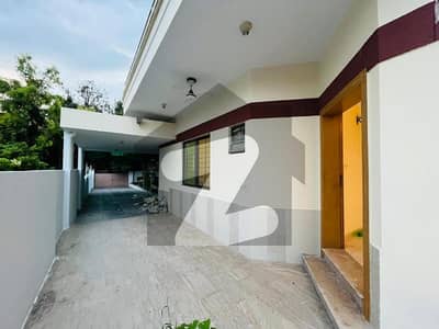 ایف ۔ 7 اسلام آباد میں 5 کمروں کا 1 کنال مکان 9.0 لاکھ میں کرایہ پر دستیاب ہے۔