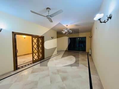 ایف ۔ 7 اسلام آباد میں 5 کمروں کا 1 کنال مکان 8.0 لاکھ میں کرایہ پر دستیاب ہے۔