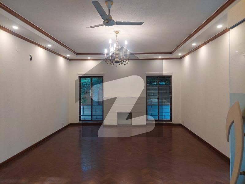 HOUSE FOR SALE IN SARWAR COLONY HOUSE FOR SALE IN SARWAR COLONY