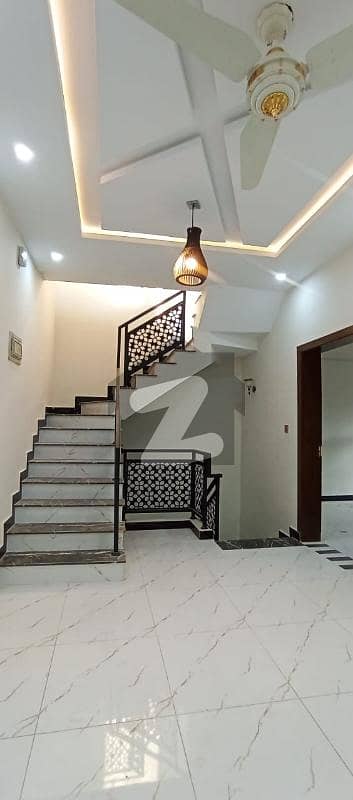 نیشنل پولیس فاؤنڈیشن او ۔ 9 اسلام آباد میں 3 کمروں کا 5 مرلہ مکان 2.5 کروڑ میں برائے فروخت۔