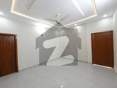 ڈی ۔ 12 اسلام آباد میں 7 کمروں کا 14 مرلہ مکان 14.5 کروڑ میں برائے فروخت۔