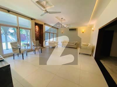 ایف ۔ 7 اسلام آباد میں 6 کمروں کا 4 کنال مکان 15.0 لاکھ میں کرایہ پر دستیاب ہے۔