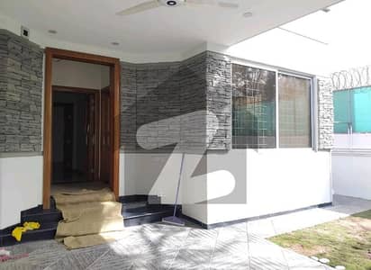 ایف ۔ 8/1 ایف ۔ 8,اسلام آباد میں 4 کمروں کا 16 مرلہ مکان 8.0 لاکھ میں کرایہ پر دستیاب ہے۔