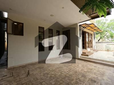 ڈی ۔ 12 اسلام آباد میں 7 کمروں کا 14 مرلہ مکان 13.5 کروڑ میں برائے فروخت۔