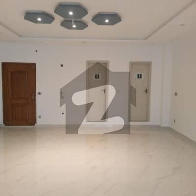 کالج روڈ لاہور میں 4 مرلہ Studio دفتر 1.5 لاکھ میں کرایہ پر دستیاب ہے۔