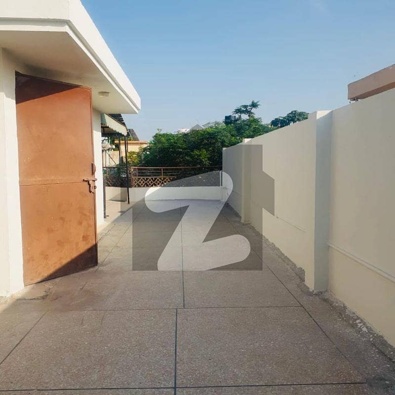 جی ۔ 11 اسلام آباد میں 4 کمروں کا 5 مرلہ مکان 4.2 کروڑ میں برائے فروخت۔