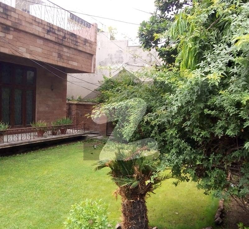 36 Marla House At Excellent Location In Gulberg III