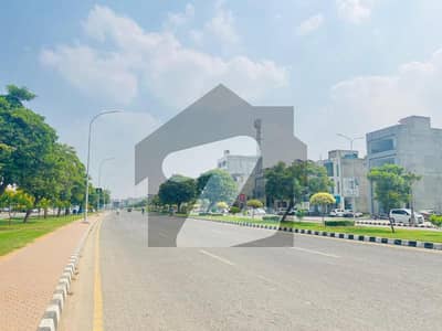 8 MARLA COMMERCIAL BUILDING ON INSTALLMENT LAKE CITY LAHORE.