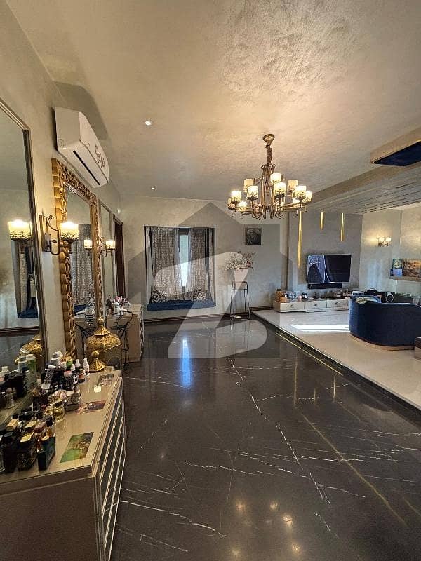 1000 YARDS Elegant House For Sale