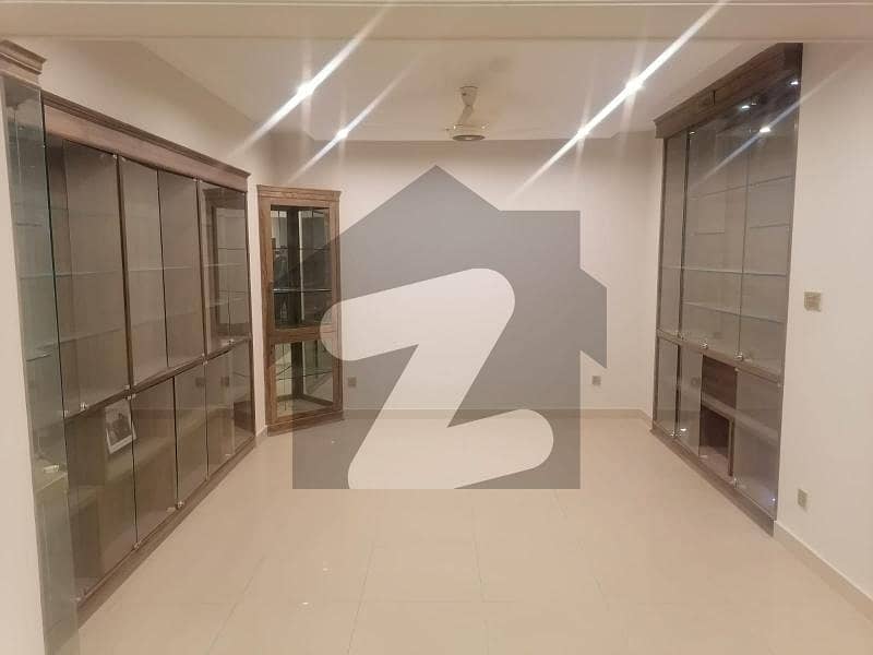 ایف ۔ 10 اسلام آباد میں 5 کمروں کا 1 کنال مکان 6.0 لاکھ میں کرایہ پر دستیاب ہے۔