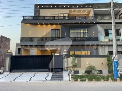 بخ ولاز فیز 2 - مانک بلاک بوچ ایگزیکٹو ولاز - فیز 2,بش ایگزیکٹو ولاز,ملتان میں 6 کمروں کا 10 مرلہ مکان 3.8 کروڑ میں برائے فروخت۔