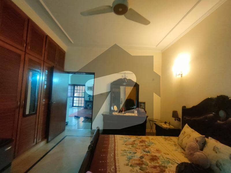 عسکری 9 عسکری,لاہور میں 4 کمروں کا 1 کنال مکان 2.2 لاکھ میں کرایہ پر دستیاب ہے۔