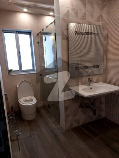 1 Kanal Luxurious Upper Portion Available For Rent