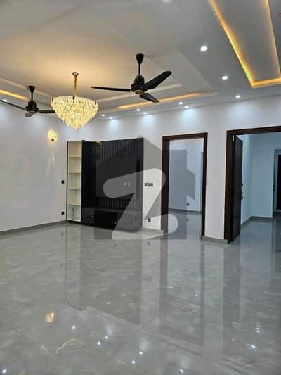 ٹاپ سٹی 1 اسلام آباد میں 6 کمروں کا 11 مرلہ مکان 1.5 لاکھ میں کرایہ پر دستیاب ہے۔