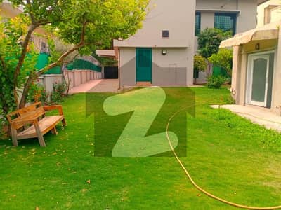 ایف ۔ 6/3 ایف ۔ 6,اسلام آباد میں 6 کمروں کا 2 کنال مکان 54.5 کروڑ میں برائے فروخت۔