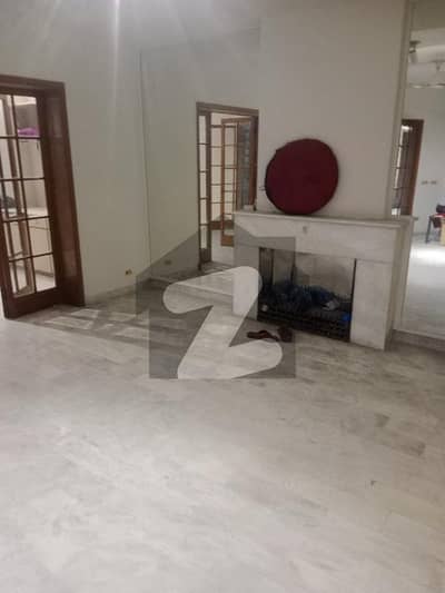 گارڈن ٹاؤن لاہور میں 8 کمروں کا 3 کنال مکان 27.0 کروڑ میں برائے فروخت۔