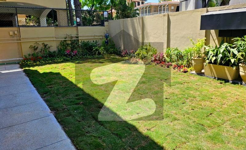 ایف ۔ 8 اسلام آباد میں 6 کمروں کا 1 کنال مکان 27.0 کروڑ میں برائے فروخت۔