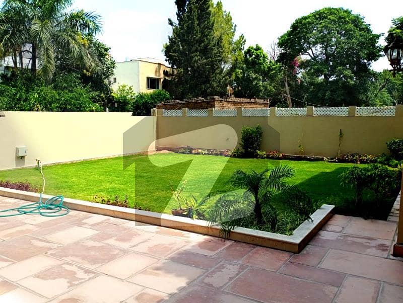 ایف ۔ 8 اسلام آباد میں 6 کمروں کا 1 کنال مکان 27.0 کروڑ میں برائے فروخت۔ ایف ۔ 8 اسلام آباد میں 6 کمروں کا 1 کنال مکان 27.0 کروڑ میں برائے فروخت۔