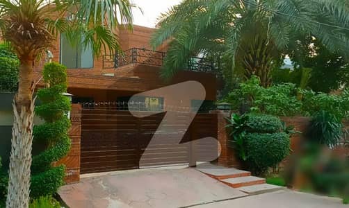 ڈی ایچ اے فیز 4 ڈیفنس (ڈی ایچ اے),لاہور میں 4 کمروں کا 1 کنال مکان 2.4 لاکھ میں کرایہ پر دستیاب ہے۔ ڈی ایچ اے فیز 4 ڈیفنس (ڈی ایچ اے),لاہور میں 4 کمروں کا 1 کنال مکان 2.4 لاکھ میں کرایہ پر دستیاب ہے۔