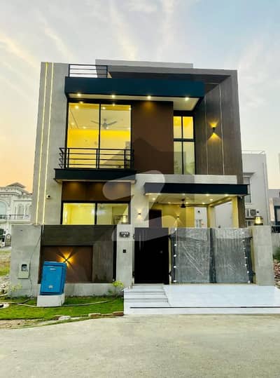 ڈی ایچ اے 9 ٹاؤن ڈیفنس (ڈی ایچ اے),لاہور میں 3 کمروں کا 5 مرلہ مکان 2.3 کروڑ میں برائے فروخت۔ ڈی ایچ اے 9 ٹاؤن ڈیفنس (ڈی ایچ اے),لاہور میں 3 کمروں کا 5 مرلہ مکان 2.3 کروڑ میں برائے فروخت۔