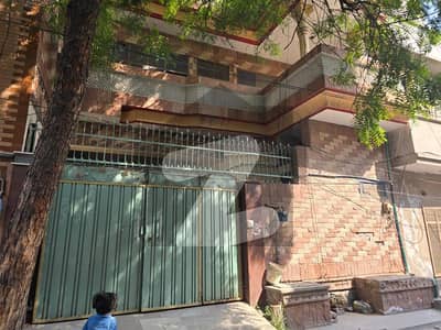 گلستان کالونی نمبر 2 فیصل آباد میں 5 کمروں کا 5 مرلہ مکان 2.25 کروڑ میں برائے فروخت۔