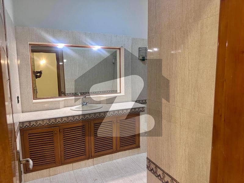 500 Yards Maintained Bungalow For Sale